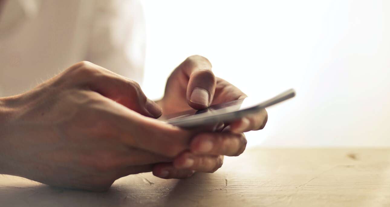 Life Etiquette: Put Your Screen Down. You’re Being a Jerk.